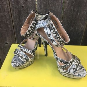 Colin Stuart Snakeskin Heels Zip Up size 8.5